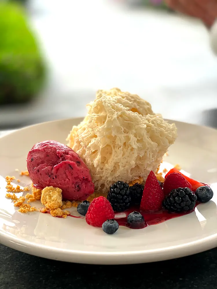 Tulipán de almendra con helados a elegir